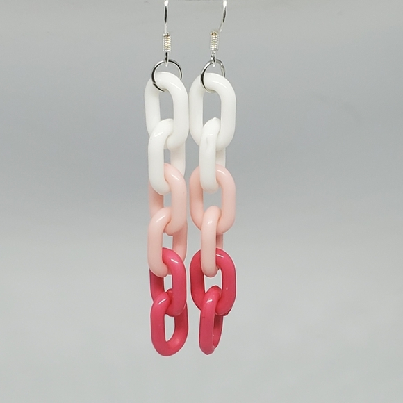 🌺 Acrylic Chain Link Drop Earrings - Picture 2 of 4